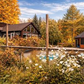Hidden Haven Villa, hotel u gradu Mulmur