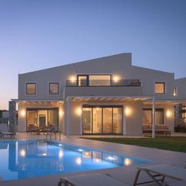 Pelagia's Loft Villas Haroupi & Rodi with Private Heated Pools, 5 Walking Distance to the Beach, готель у місті Каврос