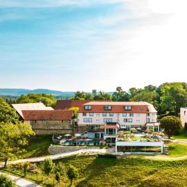 Burghotel Staufeneck, hotel en Salach