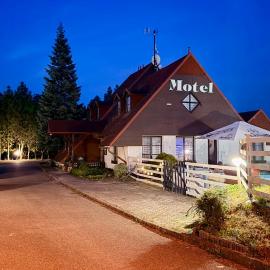 Motel Dareon، فندق في ناخود