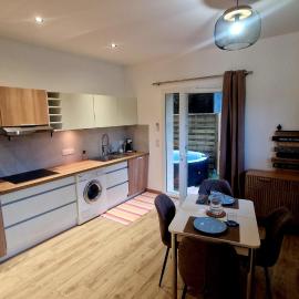 Studio cosy avec jacuzzi , sauna et salle de sport, hotel u gradu 'Vallauris'