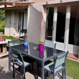 Entre mer et campagne - Grand 2 pièces avec jardin, hotel v destinácii Montauroux