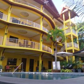 Phratamnak Inn Hotel & Guesthouse - 100 mtr from the beach