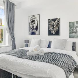 Revolution House | Spacious Stay for Teams, Hotel in Nottingham