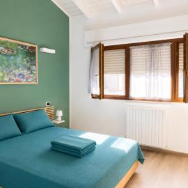 Cozy Villa Near Lake Maggiore and Malpensa Airport, хотел в Сесто Календе