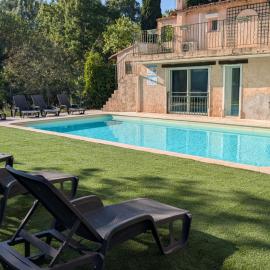Gîte colombier calme nature piscine chauffée partagée fitness 6-8 p Var