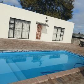 Stay at Gabby's- no loadshedding