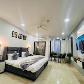 Hotel Grand Plaza - Gate No 3 Dlf Chattarpur Farms