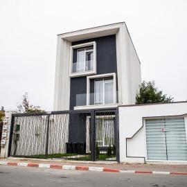 Cazare Voluntari Elf Crib 4 Full Villa - 3 Flats 9 Guests - Groups, ξενοδοχείο σε Voluntari