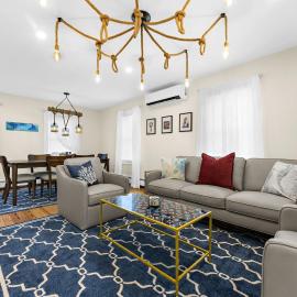 The Seafarers Stay A Nautically Themed 3BR Flat in Stonington Borough, khách sạn ở Stonington