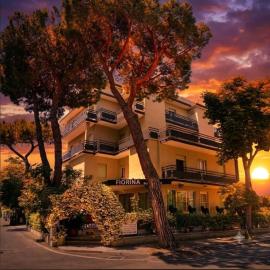 Fiorina Bed&Breakfast - Colazione fino a mezzogiorno - Beach Village gratuito - Aquafan 25e - Oltremare 22e, hotel in Riccione