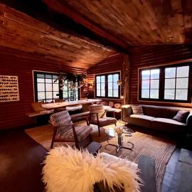 Fireplace and modern amenities