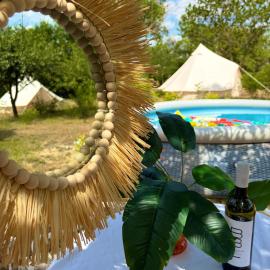 The Ozorian Rooms & Glamping, hotel in Ozora