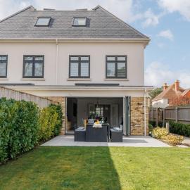 The Laurels by Grandeur Property, viešbutis Pule