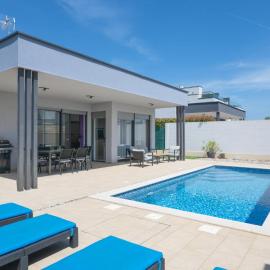 Villa Sofi by Villas Guide, ξενοδοχείο σε Peroj