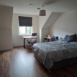 Spacious ensuite bedroom, hotel sa Kiltiernan