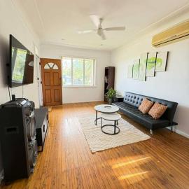 Spacious 3BR Family Home-Parking- Near Liverpool