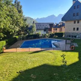 Apto Aloha Panticosa | Piscina | WIFI | Vistas – hotel w mieście Panticosa