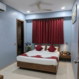 Hotel Happinex Inn, hotel em Surate