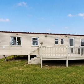 Superb Caravan By The Seaside In Kessingland, Suffolk Ref 90040Sg, Hotel in Benacre