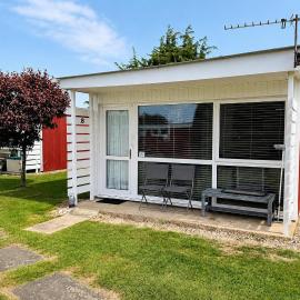 Lovely 4 Berth Chalet In The Coastal Village Of Heacham, Ref 92018Cs, hotel a Heacham