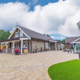 Amazing 14 Berth Villa With Private Pool At Pentney Lakes In Norfolk Ref 34079A, hotel u gradu Kings Lin