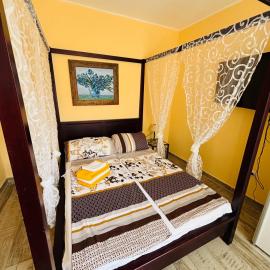 Sea View - Parking - 65 inch TV - 2 min to beach, hótel í Montroig