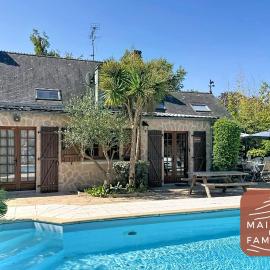 Maisons de Familles Beautiful beachfront home with a spa pool
