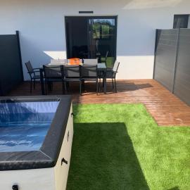 Appartement entièrement climatisé avec spa, hotel in Bormes-les-Mimosas