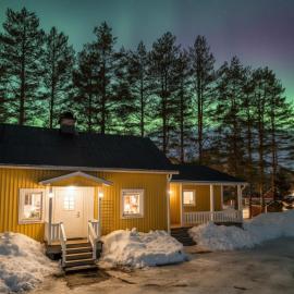 The Yellow Aurora House, hotel em Överkalix
