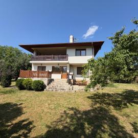 The Old Walnut House, hotel a Terziysko