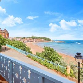 The Spa Chalet Scarborough Hot tub, pool, gym, beach location