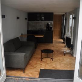 Stylish Holiday Home Near Nature, Train & Center