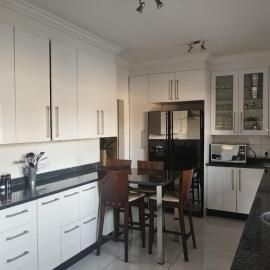 Stay & unwind, hotel in Alberton