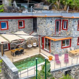 Fajã Stone House by LovelyStay, hotell sihtkohas Arco da Calheta