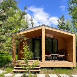 Consciousness Retreat Center Private Chalets in Nature, Hotel in Marʼyanovka