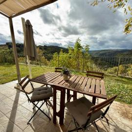 La Peonia casa vacanze in montagna prato verde panorama stupendo Sardegna, hotel en Seùlo
