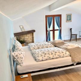 Ferula romantica mansarda tra fiumi e montagne Sardegna, hotel en Seùlo