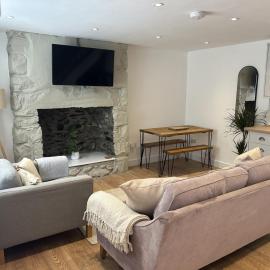 Cosy Modern Miners Cottage