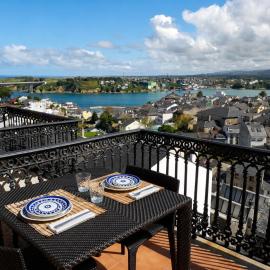 Atico céntrico con piscina comunitaria, hotel a Ribadeo