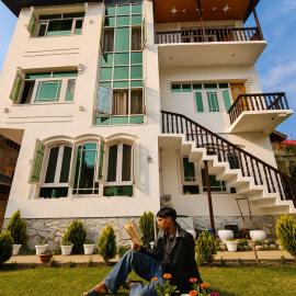 Shesh Bagh Kashmiri Villa near Mughal Gardens and Dal Lake