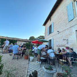 Mad Hatters Camping, Caravan & Motorhome Pitches, hotel v destinaci Pers