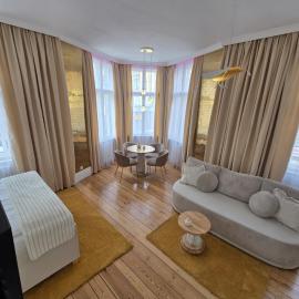 UKRYTY SEKRET - klimatyzowany apartament w centrum dla Par