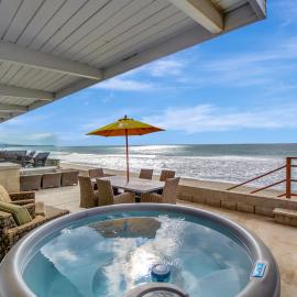 ON THE SAND!! Private Beach! OCEAN FRONT HOT TUB!!, khách sạn ở Dana Point
