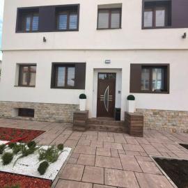 Къща за гости Старлес, hotel in Malko Tŭrnovo