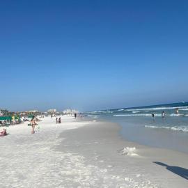 Beach Jewel 5bd-3 1/2 bath -5 min walk to Beach!, hotel a Destin