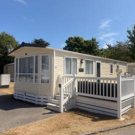 Pear Tree Corner Holiday Home, hotel di Milford on Sea