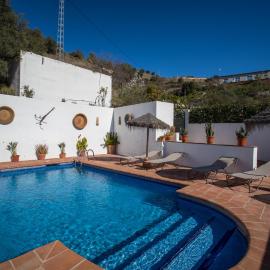 Casa Rural Espinarural, hotel u gradu Almogía