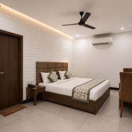 Hotel NH7 Zirakpur Bus stand