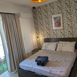 Airport Accommodation Bedroom with Bathroom, balcony, aircondition, self checkIn, 24 hours check-in after 3pm